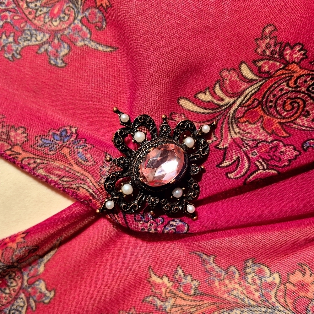 2/$30 Gorgeous Rose Pink Brooche With Pearl Accents - Picture 8 of 8
